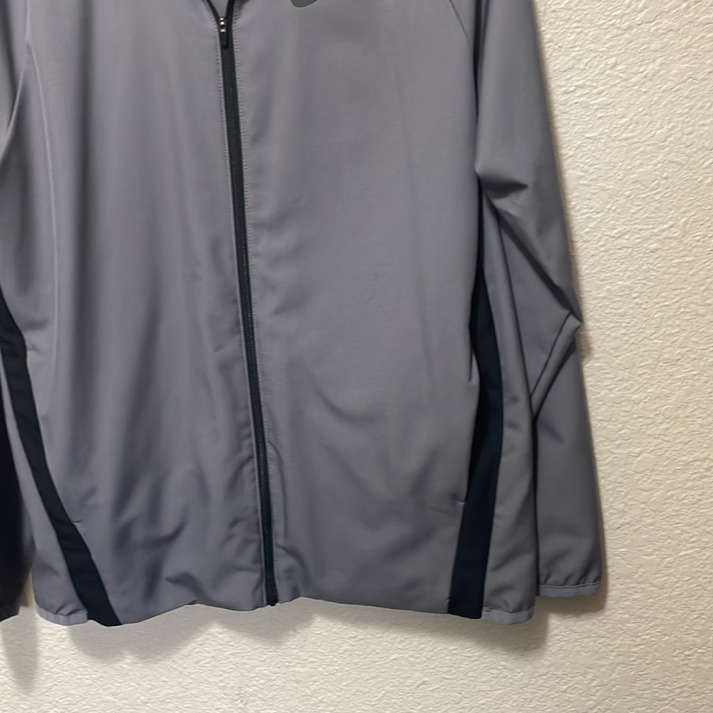 Nike Dri-Fit Men's Gray Lightweight Jacket. Very Good Condition. Size M. - Picture 3 of 10